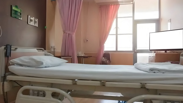 深圳户口积分入户交钱_丁子朗認TVB劇集的確開少咗，放眼世界：唔係淨係得敞台 丁子朗認T家进贼了我们